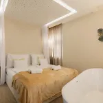 Apartament Laguna Romantic - Private Infrared Sauna & Bathtub Near Flexum Thermal