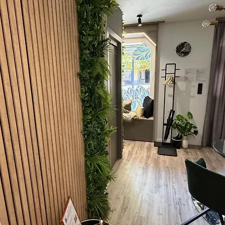 Laguna Apartment *